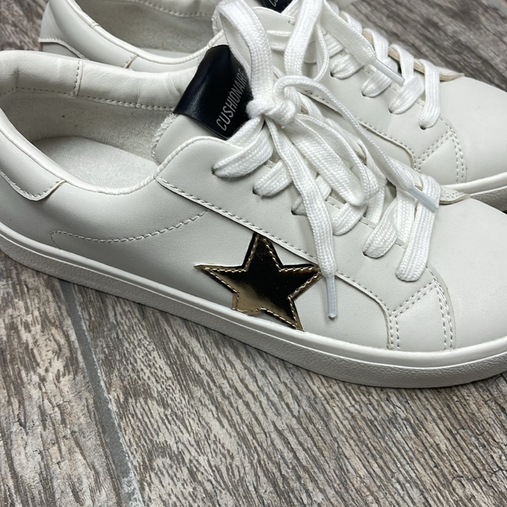 Cushionaire Gold/White Star Sneakers Size 6